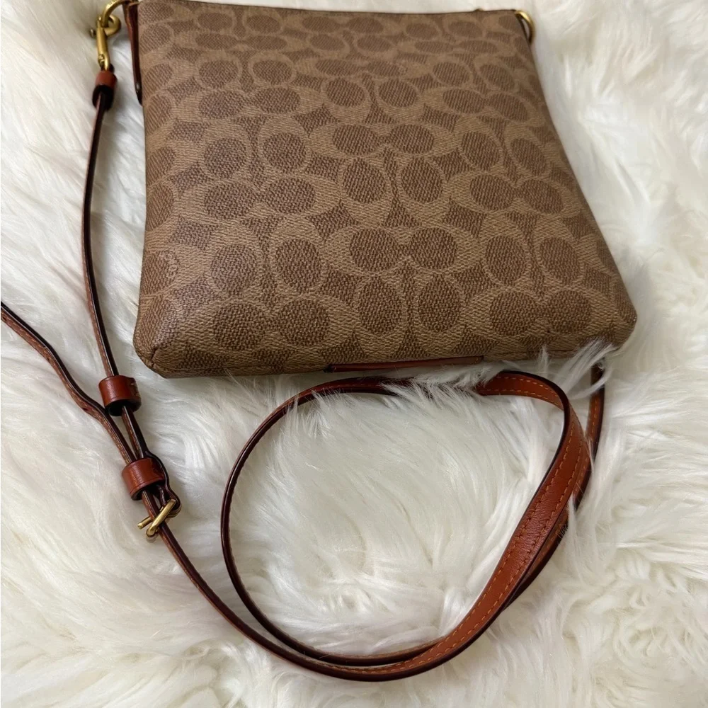 Coach Kitt Messenger Crossbody In Colorblock Signature Canvas Bag. NWOT